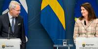 O ministro das Relações Exteriores da Finlândia, Pekka Haavisto (à esquerda), e sua homóloga sueca, Ann Linde, em encontro em fevereiro  Foto: DW / Deutsche Welle