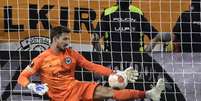 Pênalti defendido por Trapp na final da Europa League (Foto: JAVIER SORIANO / AFP)  Foto: Lance!