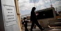 Imigrantes centro-americanos expulsos dos EUA caminham em direção ao México em ponte que leva a Ciudad Juárez
17/08/2021 REUTERS/Jose Luis Gonzalez  Foto: Reuters