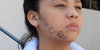 Tayane, de 18 anos, relata que teve o rosto tatuado à força pelo ex-namorado,   Foto: Reprodução/TV Vanguarda