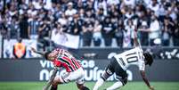  Diego Costa durante o jogo entre Corinthians e São Paulo realizado no domingo (22)  Foto: Victor Monteiro / Gazeta Press