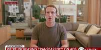 Essa imagem é falsa, o Zuckerberg nunca fez esse vídeo. É puro DeepFake   Foto: Bill Posters UK / Meio Bit