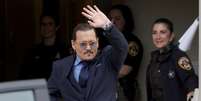 Advogada de Johnny Depp questiona Amber Heard sobre drogas e textos de amor em processo de difamação  Foto: Reuters 