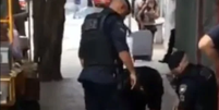 Guarda civil de SP coloca joelho no pescoço de homem negro  Foto: Reprodução/Redes Sociais