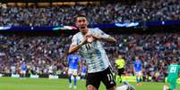 Di Maria comemora ap&oacute;s marcar gol na partida entre It&aacute;lia e Argentina pela Final&iacute;ssima 2022   Foto: John Patrick Fletcher /  