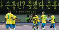 Jogadores celebram gol de Gabriel Jesus em amistoso   Foto: Kim Hong-Ji / Reuters