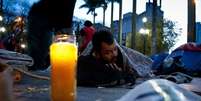 São Paulo amanhece com frio intenso nesta segunda-feira; Governo do Estado acolhe pessoas em situação de rua dentro de estação do metrô  Foto: Marcelo Camargo/ Agência Brasil / Estadão