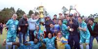 Só o Pó, time campeão do torneio de veteranos em Embu-Guaçu  Foto: Rubens Rodrigues