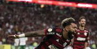 Gabigol comemora gol durante partida do Flamengo contra o Cuiabá na noite desta quarta-feira (15)  Foto: Delmiro Júnior / Estadão