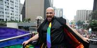 Tiago Abravanel exibe o look escolhido para se apresentar na 26ª Parada do Orgulho LGBT+ de São Paulo, na avenida Paulista, região central da capital paulista  Foto: Eduardo Martins/Agnews 