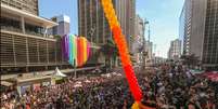 Parada do Orgulho LGBT de São Paulo, na Avenida Paulista, na região central da capital paulista  Foto: 	DANIEL TEIXEIRA / Estadão