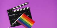 O audiovisual é cheio de produções perfeitas para assistir no Dia do Orgulho LGBTQIA+  Foto: Shutterstock / Alto Astral