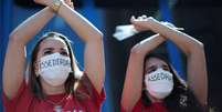 Funcionários da Caixa Econômica Federal protestam em frente à sede do banco em Brasília, contra o ex-presidente da instituição, Pedro Guimarães, após acusações de assédio sexual se tornarem públicas  Foto: Reuters