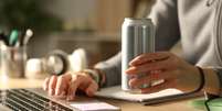 Energético: saiba os riscos da bebida e como substituir  Foto: Shutterstock / Saúde em Dia