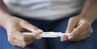 O uso de preservativos e anticoncepcionais é a forma mais segura de prevenir a gravidez  Foto: Getty Images / BBC News Brasil
