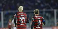 Pedro e Gabi em jogo do Flamengo da Libertadores (Foto: Marcelo Cortes / Flamengo)  Foto: Lance!