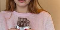 Até mesmo o chocolate amargo pode causar acne  Foto: Shutterstock / Alto Astral