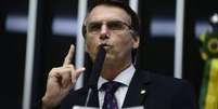 Jair Bolsonaro durante discurso na tribuna da Câmara, em abril de 2016, quando ainda era deputado federal  Foto: Nilson Bastian / Câmara dos Deputados / BBC News Brasil