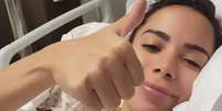 Anitta tranquiliza fãs ao surgir no hospital  Foto: Instagram/@anitta / Famosos e Celebridades