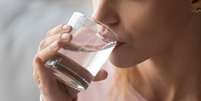 Beber água estimula o mesmo mecanismo de prazer do sexo, aponta estudo  Foto: Shutterstock / Saúde em Dia