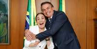 A atriz Regina Duarte em encontro com o presidente Jair Bolsonaro no Palácio do Planalto, em Brasília.  Foto: Twitter/Palacio do Planalto / Estadão