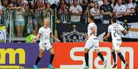 Fábio Santos fez os dois gols do Corinthians (Gilson Junio / W9 Press / Lancepress!)  Foto: Lance!