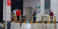 Novos estudos concluem que covid surgiu em mercado de Wuhan  Foto: Thomas Peter / Reuters