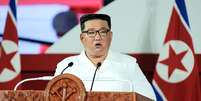 Kim disse que as ameaças nucleares dos EUA exigem que a Coreia do Norte cumpra a "tarefa histórica urgente" de fortalecer sua defesa  Foto: Reuters / BBC News Brasil