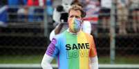 Vettel usa camiseta com as cores LGBTQIA+  Foto: Reuters