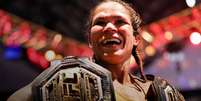 Amanda Nunes reconquistou o cinturão peso-galo com vitória sobre Julianna Peña no UFC 277 (Foto: Divulgação/UFC)  Foto: Lance!