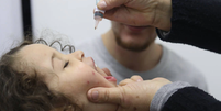 Criança é vacinada em São Paulo durante campanha de vacinação contra pólio e sarampo em 2018  Foto: Gabriela Biló/Estadão - 18/08/2018