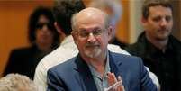 Salman Rushdie é autor de doze romances e diversos ensaios  Foto: Brian Snyder/Reuters / BBC News Brasil