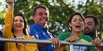 O presidente Jair Bolsonaro (PL) e a primeira-dama, Michelle Bolsonaro, participaram da 'Marcha para Jesus' neste sábado (13)  Foto: Estadão