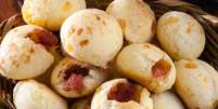 Pão de queijo com calabresa   Foto: Shutterstock / Portal EdiCase