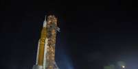 Foguete da missão Artemis 1 em base de lançamento na Flórida  Foto: EPA / Ansa - Brasil