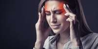 Aneurisma: dor de cabeça é um sinal de alerta  Foto: Shutterstock / Saúde em Dia