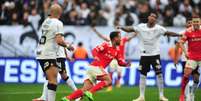 Contra o Internacional, Corinthians teve várias faces dentro de um jogo (Foto: Ricardo Duarte/Internacional)  Foto: Lance!