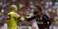 Gabigol reclamando com a arbitragem da partida entre Flamengo e Ceará (Foto: Marcelo Cortes/Flamengo)  Foto: Lance!