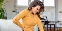 Dor nas costas? O problema pode estar nos rins; ortopedista explica  Foto: Shutterstock / Saúde em Dia