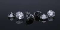 Cientistas conseguiram produzir diamantes minúsculos a partir de plástico PET  Foto:  Edgar Soto / Unsplash