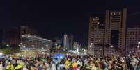 Manifestantes se aglomeram em área central, em frente à Esplanada dos Ministérios  Foto: André Borges / Estadão