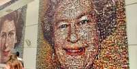 Mosaico da rainha Elizabeth II em Londres   Foto: Unsplash / Tomas Martinez / Tecnoblog
