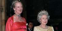 Margarida, de 1,82m de altura, e Elizabeth, que media 1,57m: rainhas contra a abdicação  Foto: Reprodução