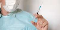 Vacina da gripe reduz risco de AVC  Foto: Shutterstock / Saúde em Dia