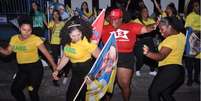 A militante pró-Lula dançou ao lado de bolsonaristas durante campanha na Bahia  Foto: Uesley Souza dos Santos/ WSS_Fotografia / BBC News Brasil