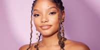 Halle Bailey tem 22 anos e protagoniza filme que será lançado em 2023  Foto: Getty Images / BBC News Brasil