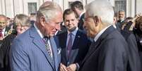 Charles III, então príncipe de Gales, com o presidente Sergio Mattarella no Vaticano, em outubro de 2019  Foto: ANSA / Ansa - Brasil