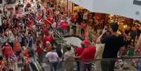 Petistas fazem manifestação relâmpago em shopping de Brasília   Foto: Reprodução