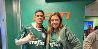 Luva de Pedreiro e Leila Pereira posaram para foto após a vitória do Palmeiras sobre o Santos.  Foto: Twitter/Leila Pereira / Estadão