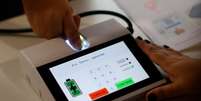 Teste com aparelho de biometria; você já sabe onde vai votar e quais documentos precisa levar?  Foto: Reuters / BBC News Brasil